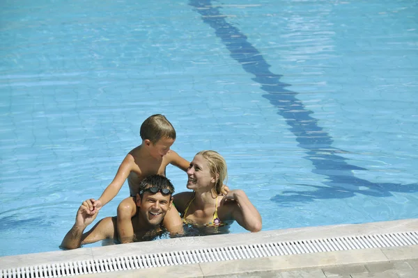 Mooie Jonge Vrouw Ontspannen Plezier Hebben Zwembad — Stockfoto