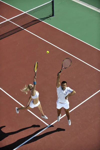 Happy young couple play tennis game outdoor — Stock Photo, Image