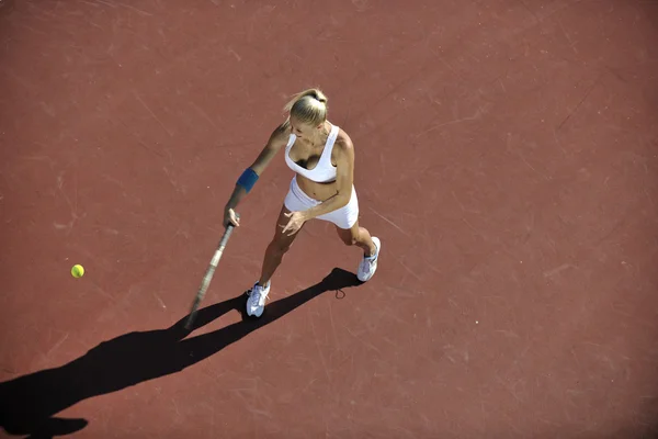 Μικρά Ταιριάζει Γυναίκα Παίζουν Τένις Υπαίθρια Στο Γήπεδο Τένις Του — Φωτογραφία Αρχείου