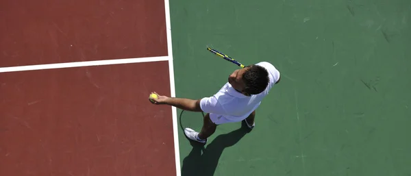 Młody Człowiek Tenisa Odkryty Pole Pomarańczowy Tenis Wczesnym Rankiem — Zdjęcie stockowe