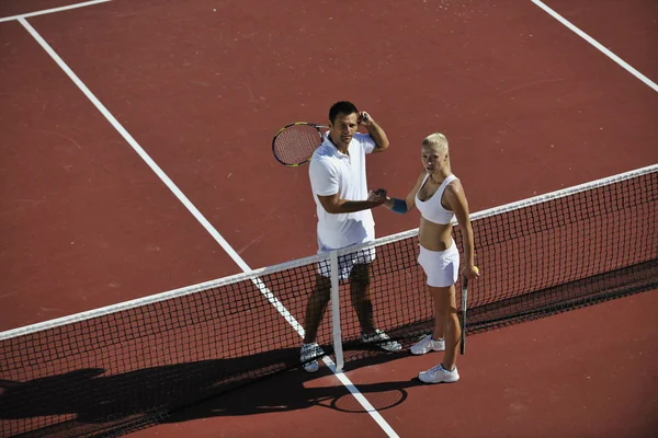 Glückliches Junges Paar Spielt Tennisspiel Freien Mann Und Frau — Stockfoto