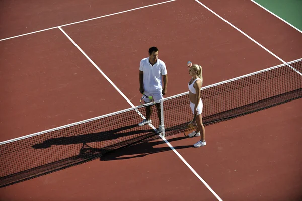 Feliz Joven Pareja Jugar Tenis Juego Aire Libre Hombre Mujer —  Fotos de Stock