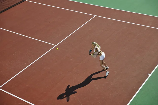 Młody Sprawny Kobieta Tenisa Odkryty Pole Pomarańczowy Tenis Wczesnym Rankiem — Zdjęcie stockowe