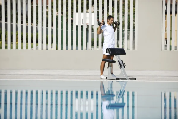 Jong Gezond Atleet Man Oefening Aan Het Zwembad — Stockfoto