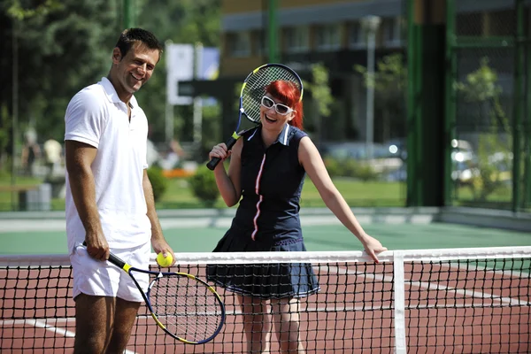 Feliz Joven Pareja Jugar Tenis Juego Aire Libre Hombre Mujer —  Fotos de Stock