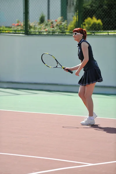 Mujer Forma Joven Jugar Tenis Aire Libre Campo Tenis Naranja —  Fotos de Stock