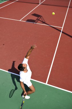 genç adam play Tenis açık