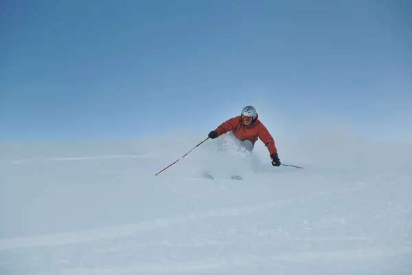 上现在在滑雪冬季 — 图库照片