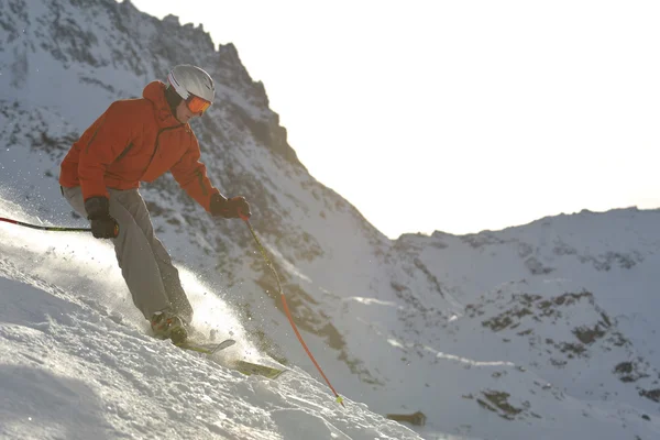 Esquiar ahora en temporada de invierno —  Fotos de Stock