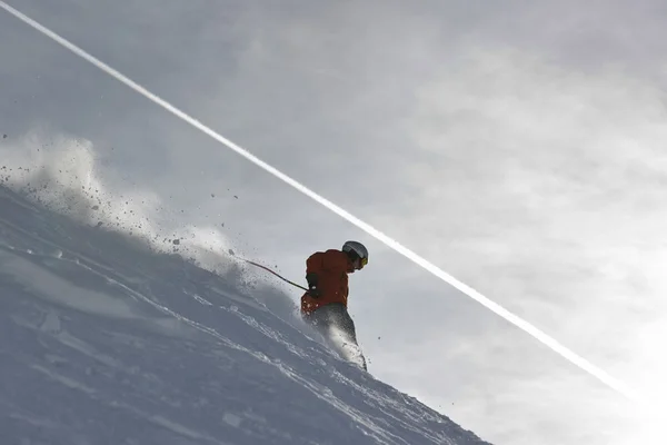 스키에 지금 겨울 시즌에 — 스톡 사진