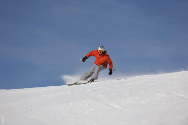 Σκι σε την τώρα στο χειμώνα — Φωτογραφία Αρχείου