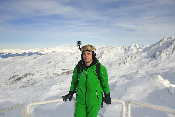 上现在在滑雪冬季 — 图库照片
