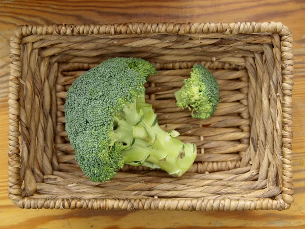 Broccoli vegetali isolati su fondo bianco — Foto Stock