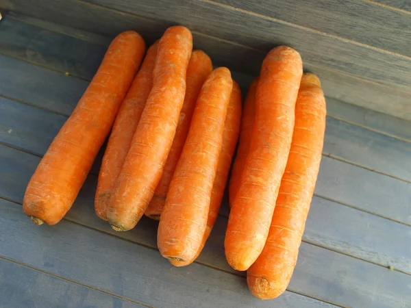 La zanahoria - el primer plano de los jóvenes frescos —  Fotos de Stock