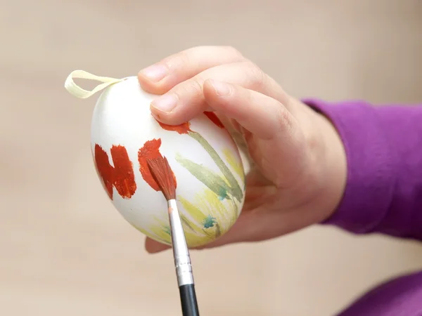 Painting an Easter Egg — Stock Photo, Image