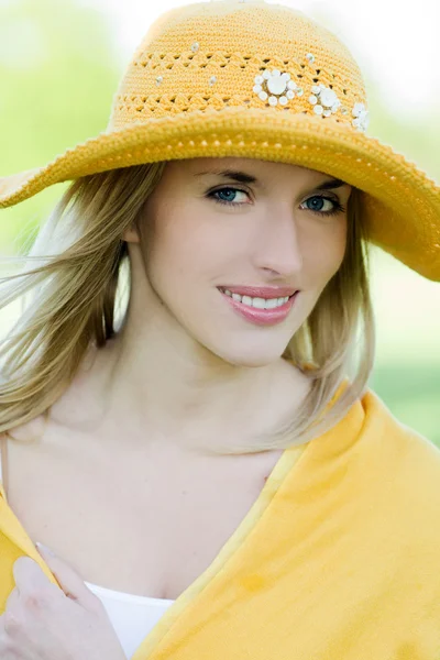 Sexig kvinna i hatt — Stockfoto