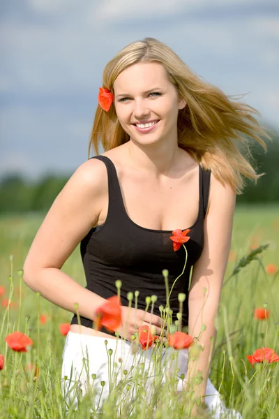 Sexy woman on poppy field — Stock Photo, Image