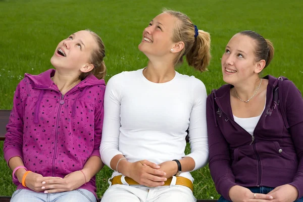 Trzy młode dziewczyny — Zdjęcie stockowe