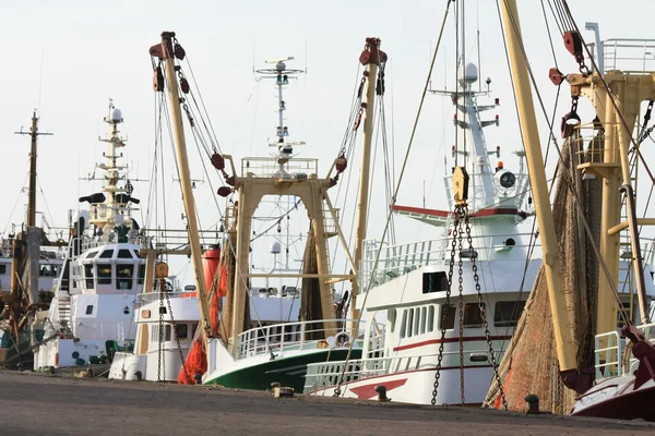 Arrastões de pesca no porto — Fotografia de Stock