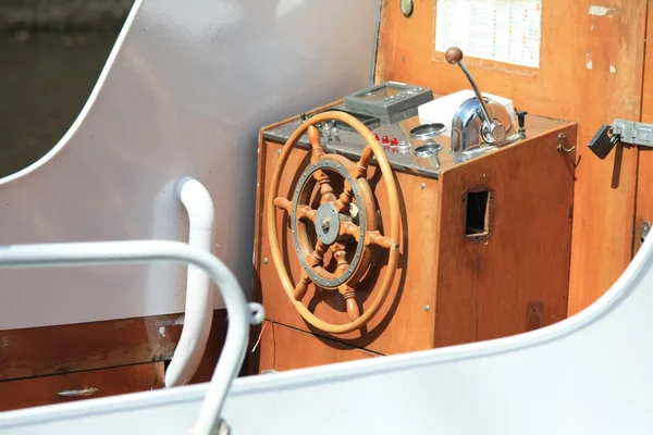 Kokpitu łodzi — Zdjęcie stockowe