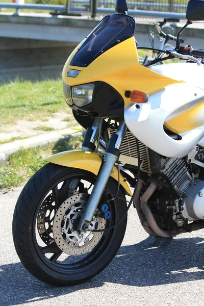 Motocicleta amarilla — Foto de Stock