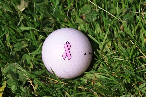 Pink ribbon breast cancer awareness golfball — Stock Photo, Image