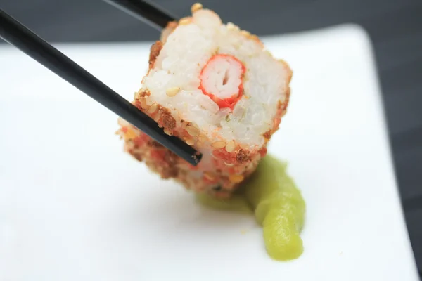 Pezzo di sushi di semi di sesamo — Foto Stock
