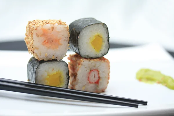 Staplade sushi — Stockfoto