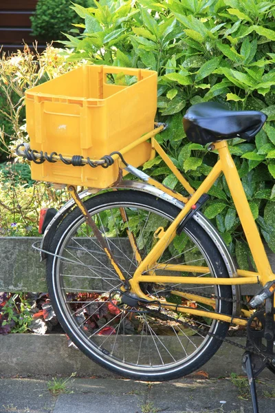 Transport żółty rower — Zdjęcie stockowe