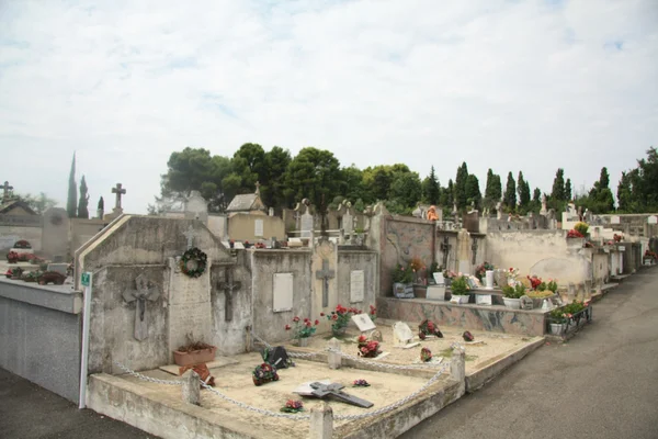 Cemitério no sul da França — Fotografia de Stock