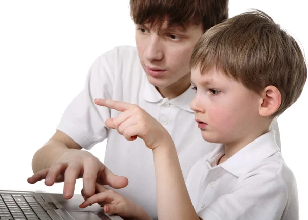 Enfants avec ordinateur portable — Photo