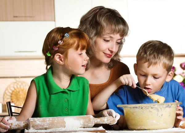 Cozinhar família — Fotografia de Stock