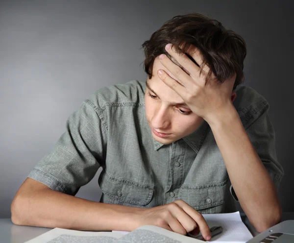 Teenager does homework — Stock Photo, Image