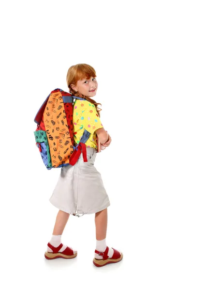 Pequena estudante com mochila — Fotografia de Stock