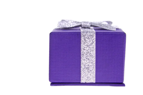 Caja regalo púrpura — Foto de Stock