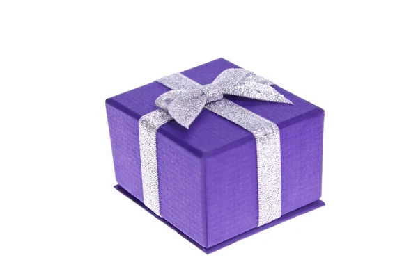 Caja regalo púrpura — Foto de Stock