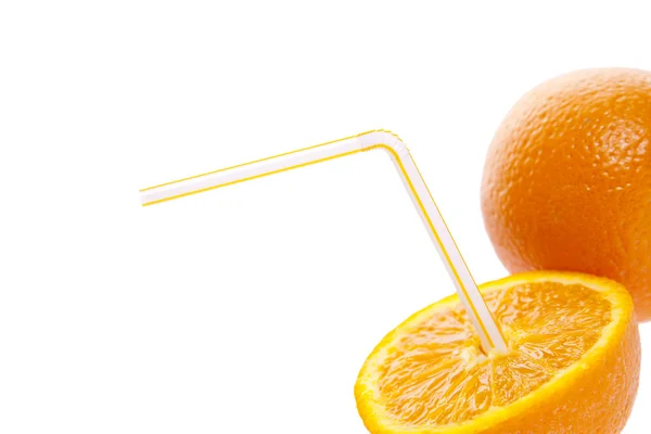 Апельсин с соломкой — стоковое фото
