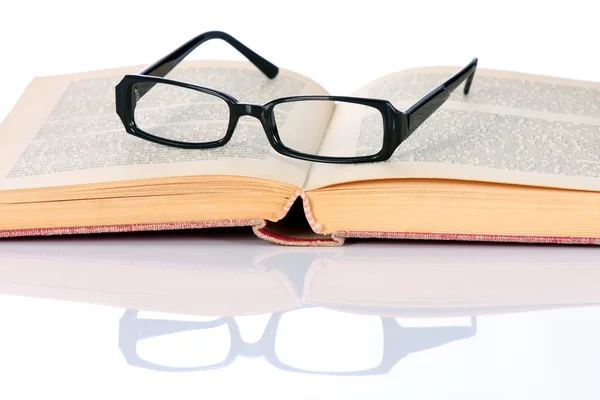 Könyv- és szemüvegek — Stock Fotó