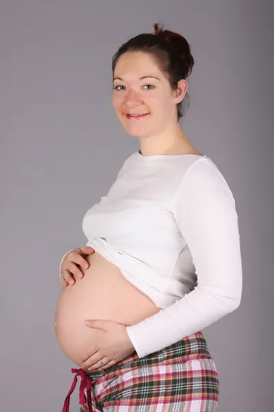 배를 안고 있는 임신부 — 스톡 사진