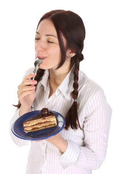 Bella donna mangiare pezzo di torta — Foto Stock