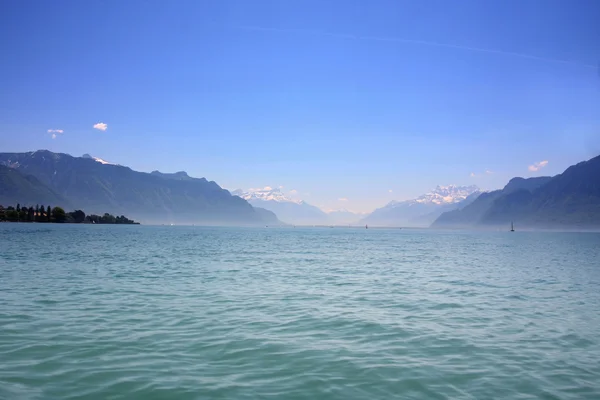 Jezioro górskie i Genewa, Szwajcaria — Zdjęcie stockowe