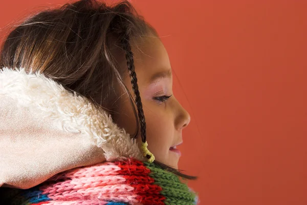 Niño con abrigo y bufanda —  Fotos de Stock