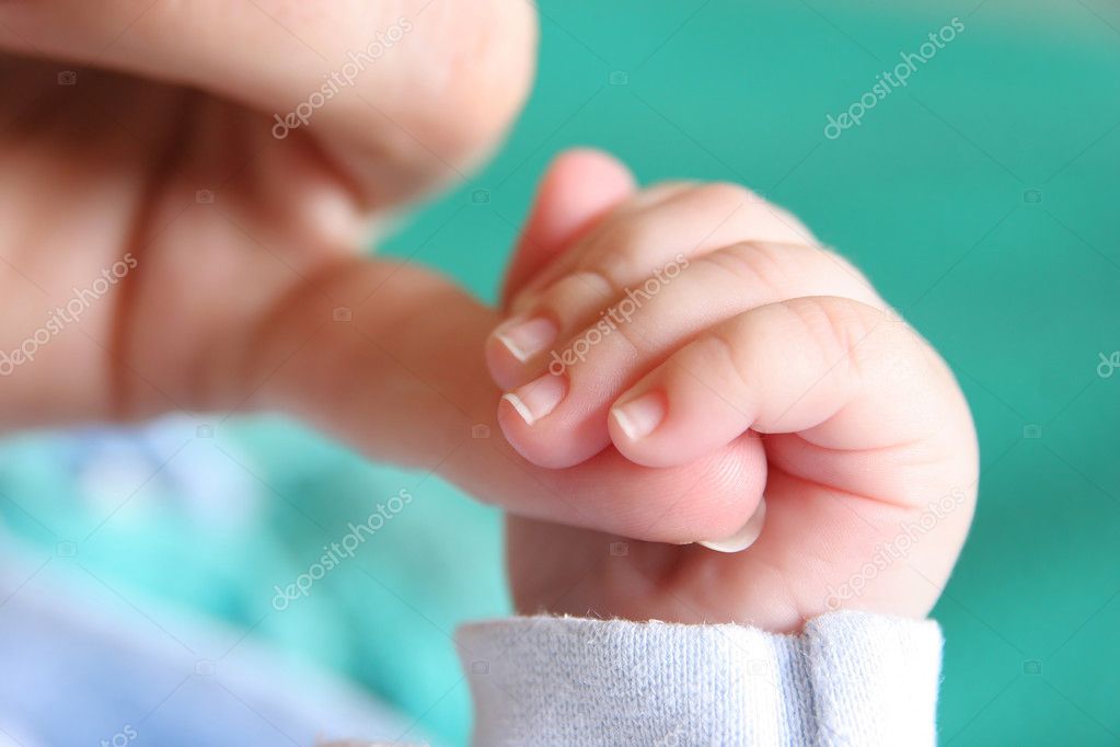 Fondo Las Uñas De Los Bebés Recién Nacidos Recortadas Con Cuidado Por La  Madre Usando Unas Tijeras De Uñas Suaves Para Una Manicura Diminuta Foto E  Imagen Para Descarga Gratuita - Pngtree