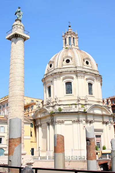 Traian kolumna i santa maria di loreto w Rzym, Włochy — Zdjęcie stockowe