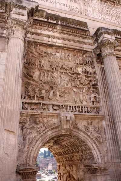 Arco di Settimio Severo, Fórum Romano em Roma, Itália — Fotografia de Stock