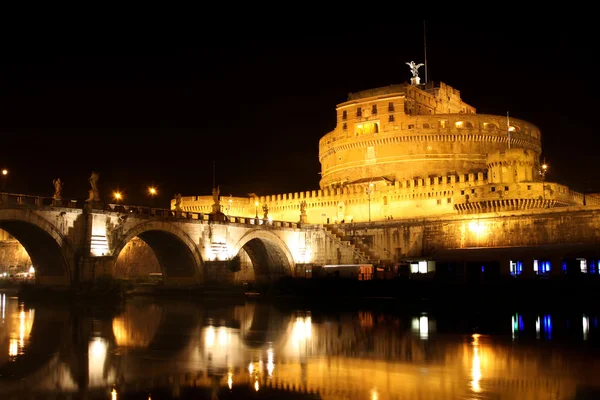 Widok na castel sant' angelo noc w Rzym, Włochy — Zdjęcie stockowe