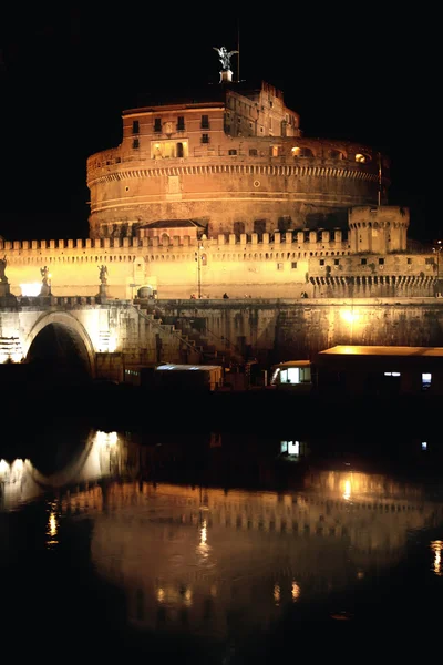 Vista da noite Castel Sant 'Angelo em Roma, Itália — Fotografia de Stock