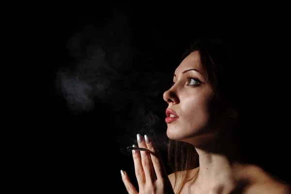 Portrait of the smoking woman — Stock Photo, Image