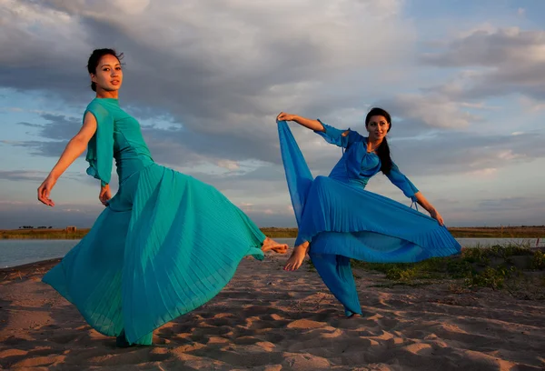 Dança do pôr do sol — Fotografia de Stock