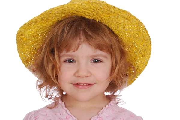 Petite fille avec chapeau de paille jaune — Photo